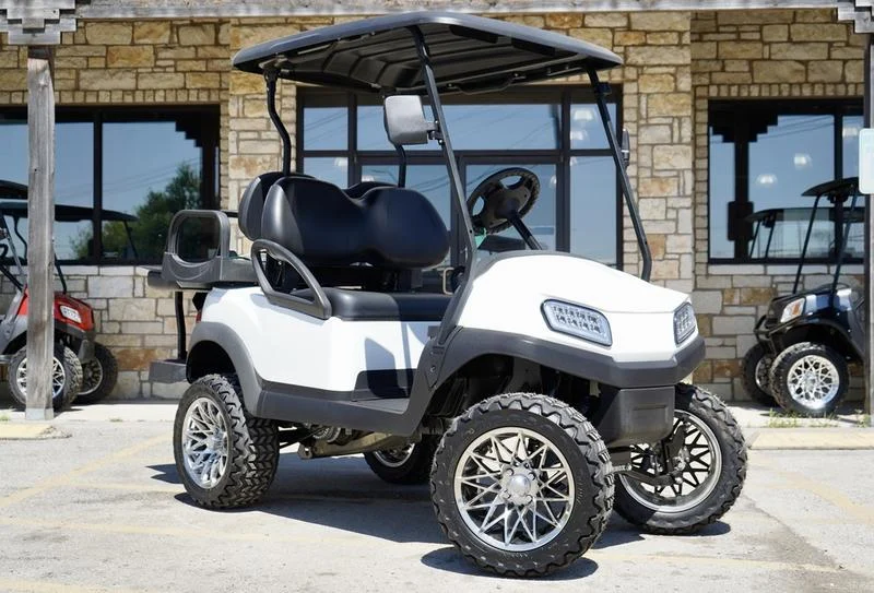 2019 CLUB CAR Tempo Lifted Gas EFI Golf Cart