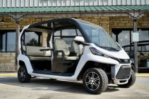 2024 CLUB CAR CRU 6 Passenger Electric LSV11